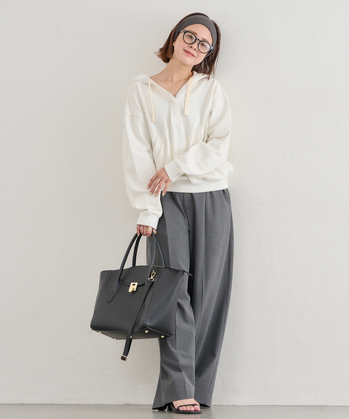 U by SPICK&SPAN（ユーバイスピックアンドスパン）の「Vネック裏毛フーディー（パーカー・レディース・ホワイト/チャコールグレー・FREE）」の20枚目の写真