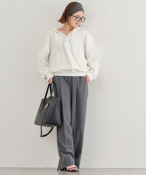 U by SPICK&SPAN（ユーバイスピックアンドスパン）の「Vネック裏毛フーディー（パーカー・レディース・ホワイト/チャコールグレー・FREE）」の22枚目の写真