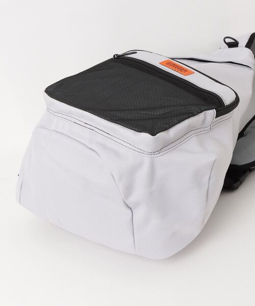 UNIVERSAL OVERALL（ユニバーサルオーバーオール）の「【94】【UNIVERSAL OVERALL/ユニバーサルオーバーオール】ワンポイント Uロゴ ピスネームタグデザイン ワンショルダー ボディワラバッグ/12L（ボディバッグ/ウエストポーチ・メンズ・ブラック/チャコールグレー/ライトグレー/ネイビー・FREE）」の19枚目の写真