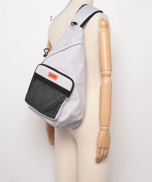 UNIVERSAL OVERALL（ユニバーサルオーバーオール）の「【94】【UNIVERSAL OVERALL/ユニバーサルオーバーオール】ワンポイント Uロゴ ピスネームタグデザイン ワンショルダー ボディワラバッグ/12L（ボディバッグ/ウエストポーチ・メンズ・ブラック/チャコールグレー/ライトグレー/ネイビー・FREE）」の21枚目の写真