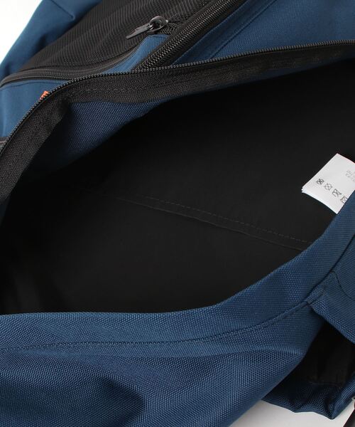 UNIVERSAL OVERALL（ユニバーサルオーバーオール）の「【94】【UNIVERSAL OVERALL/ユニバーサルオーバーオール】ワンポイント Uロゴ ピスネームタグデザイン ワンショルダー ボディワラバッグ/12L（ボディバッグ/ウエストポーチ・メンズ・ブラック/チャコールグレー/ライトグレー/ネイビー・FREE）」の22枚目の写真