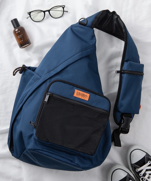 UNIVERSAL OVERALL（ユニバーサルオーバーオール）の「【94】【UNIVERSAL OVERALL/ユニバーサルオーバーオール】ワンポイント Uロゴ ピスネームタグデザイン ワンショルダー ボディワラバッグ/12L（ボディバッグ/ウエストポーチ・メンズ・ブラック/チャコールグレー/ライトグレー/ネイビー・FREE）」の4枚目の写真