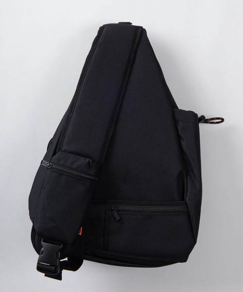 UNIVERSAL OVERALL（ユニバーサルオーバーオール）の「【94】【UNIVERSAL OVERALL/ユニバーサルオーバーオール】ワンポイント Uロゴ ピスネームタグデザイン ワンショルダー ボディワラバッグ/12L（ボディバッグ/ウエストポーチ・メンズ・ブラック/チャコールグレー/ライトグレー/ネイビー・FREE）」の6枚目の写真