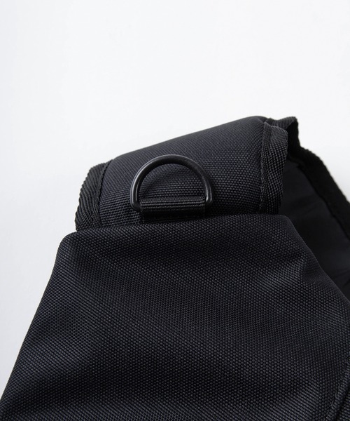 UNIVERSAL OVERALL（ユニバーサルオーバーオール）の「【94】【UNIVERSAL OVERALL/ユニバーサルオーバーオール】ワンポイント Uロゴ ピスネームタグデザイン ワンショルダー ボディワラバッグ/12L（ボディバッグ/ウエストポーチ・メンズ・ブラック/チャコールグレー/ライトグレー/ネイビー・FREE）」の9枚目の写真