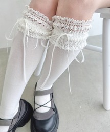 Loueme（ルエム）の「リボン通しトーションレースハイソックス（ソックス/靴下）」