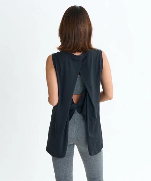 ROXY（ロキシー）の「FEEL THE WIND TANK/ロキシー水陸両用速乾UVケアバックカッティングデザインノースリーブ・タンクトップ（水着）（タンクトップ・レディース・ホワイト/ブラック/ピンク・MEDIUM/LARGE/SMALL）」の5枚目の写真