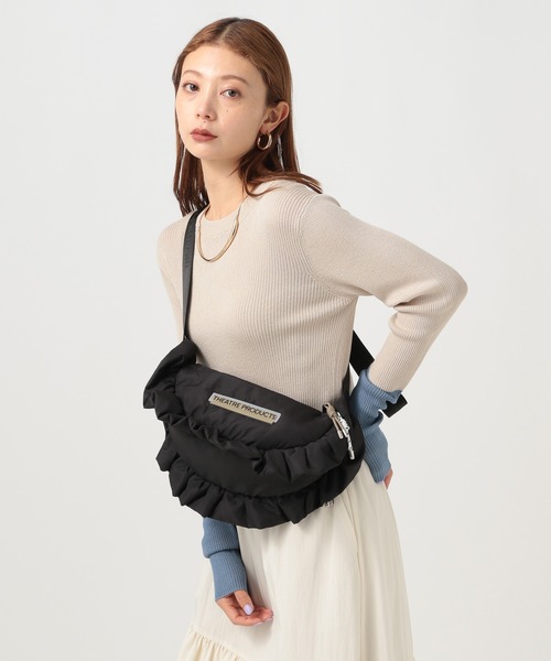 THEATRE PRODUCTS（シアタープロダクツ）の「THEATRE PRODUCTS(シアタープロダクツ)/別注パフフリルラウンドショルダー（ショルダーバッグ・レディース・ブラック/グレイッシュベージュ・FREE）」の2枚目の写真
