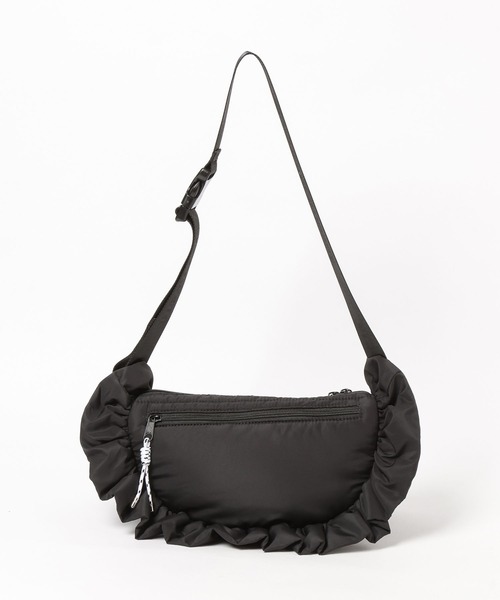 THEATRE PRODUCTS（シアタープロダクツ）の「THEATRE PRODUCTS(シアタープロダクツ)/別注パフフリルラウンドショルダー（ショルダーバッグ・レディース・ブラック/グレイッシュベージュ・FREE）」の4枚目の写真