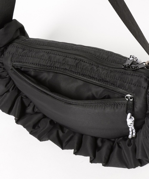 THEATRE PRODUCTS（シアタープロダクツ）の「THEATRE PRODUCTS(シアタープロダクツ)/別注パフフリルラウンドショルダー（ショルダーバッグ・レディース・ブラック/グレイッシュベージュ・FREE）」の13枚目の写真