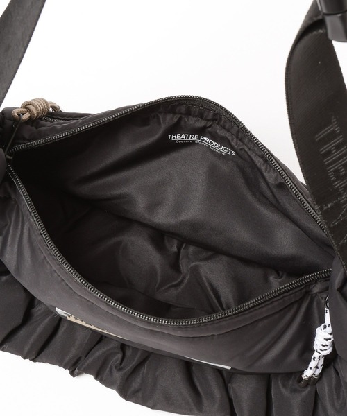THEATRE PRODUCTS（シアタープロダクツ）の「THEATRE PRODUCTS(シアタープロダクツ)/別注パフフリルラウンドショルダー（ショルダーバッグ・レディース・ブラック/グレイッシュベージュ・FREE）」の15枚目の写真