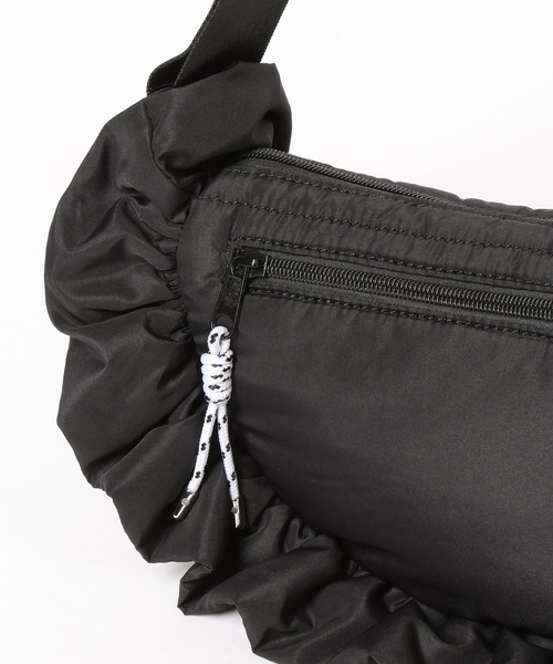 THEATRE PRODUCTS（シアタープロダクツ）の「THEATRE PRODUCTS(シアタープロダクツ)/別注パフフリルラウンドショルダー（ショルダーバッグ・レディース・ブラック/グレイッシュベージュ・FREE）」の22枚目の写真