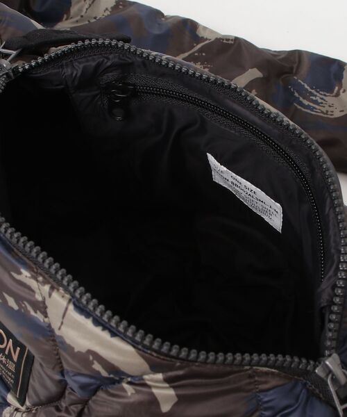fridge（フリッジ）の「【TAION】タイオン MILITARY BANANA SHOULDER DOWN BAG-M＜MILITARY／SOFT SHELL＞ TAION-BBG02ALSML-1-M（ショルダーバッグ・メンズ・その他/ブラック/グリーン/その他1/ベージュ・ONESIZE）」の8枚目の写真