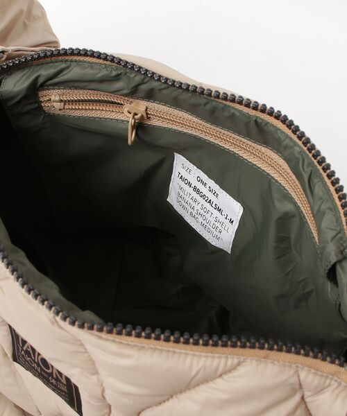 fridge（フリッジ）の「【TAION】タイオン MILITARY BANANA SHOULDER DOWN BAG-M＜MILITARY／SOFT SHELL＞ TAION-BBG02ALSML-1-M（ショルダーバッグ・メンズ・その他/ブラック/グリーン/その他1/ベージュ・ONESIZE）」の12枚目の写真