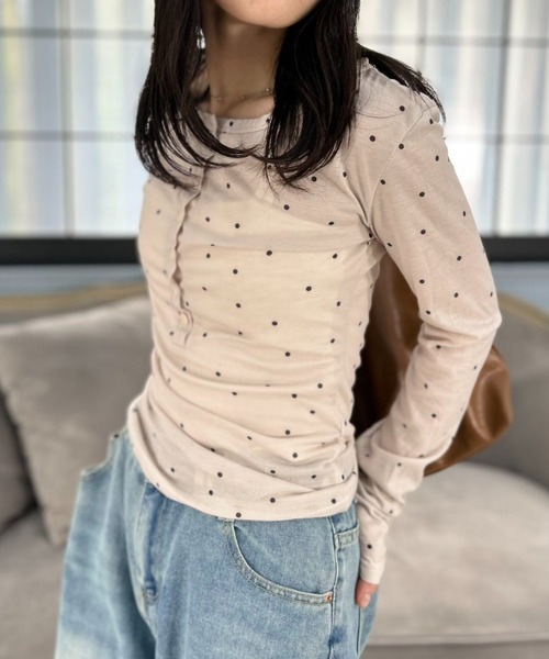 mebole（メボレ）の「Airy Dot Button Top（Tシャツ/カットソー・レディース・アイボリー/グレー・FREE）」の2枚目の写真