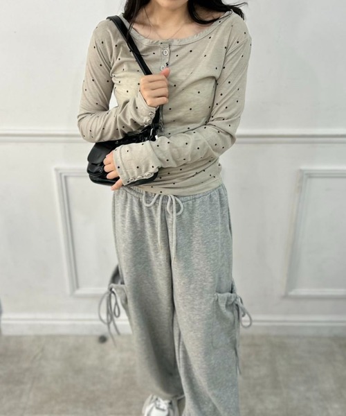 mebole（メボレ）の「Airy Dot Button Top（Tシャツ/カットソー・レディース・アイボリー/グレー・FREE）」の4枚目の写真