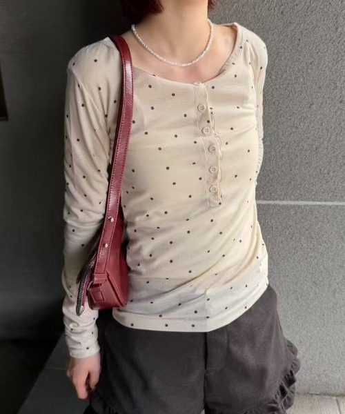 mebole(メボレ)の「Airy Dot Button Top(Tシャツ/カットソー・レディース・アイボリー/グレー・FREE)」の7枚目の写真
