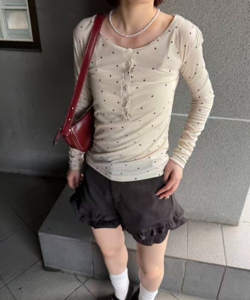mebole(メボレ)の「Airy Dot Button Top(Tシャツ/カットソー・レディース・アイボリー/グレー・FREE)」の8枚目の写真