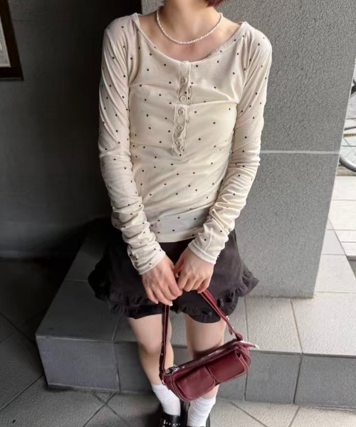 mebole(メボレ)の「Airy Dot Button Top(Tシャツ/カットソー・レディース・アイボリー/グレー・FREE)」の5枚目の写真