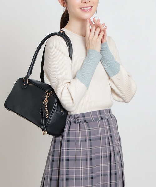 Honeys（ハニーズ）の「袖配色ニット（ニット/セーター・レディース・ミント/杢グレー/ブラック×ブルー/ブラック/ホワイト×ブルー/アイボリー/ホワイト×イエロー/グレー系その他・L/S/M）」の3枚目の写真