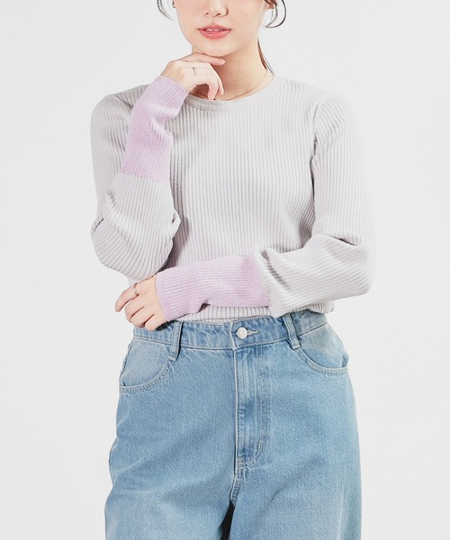 Honeys（ハニーズ）の「袖配色ニット（ニット/セーター・レディース・ミント/杢グレー/ブラック×ブルー/ブラック/ホワイト×ブルー/アイボリー/ホワイト×イエロー/グレー系その他・L/S/M）」の7枚目の写真