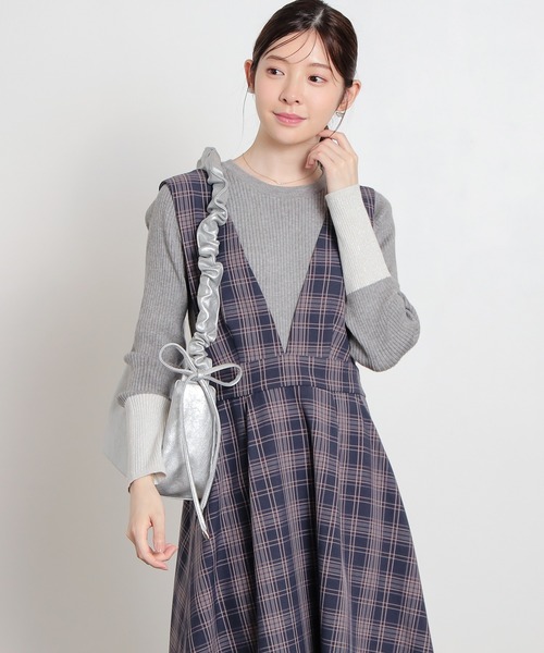 Honeys（ハニーズ）の「袖配色ニット（ニット/セーター・レディース・ミント/杢グレー/ブラック×ブルー/ブラック/ホワイト×ブルー/アイボリー/ホワイト×イエロー/グレー系その他・L/S/M）」の19枚目の写真