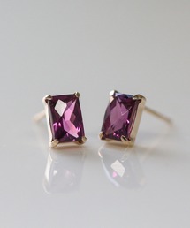 cui-cui（キュイキュイ）の「ロードライトガーネット レクタングル ピアス | K10YG（ピアス（両耳用））」