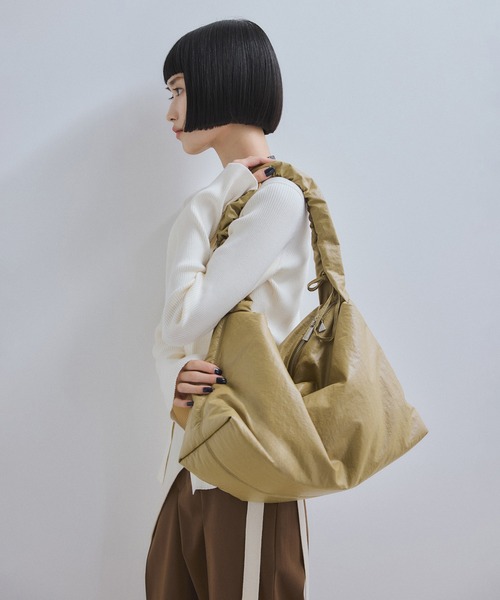 ADAM ET ROPE'(アダムエロペ)の「ボックスギャザーワンショルダーバッグ(ショルダーバッグ・レディース・ベージュ/ブラック・FREE)」の10枚目の写真