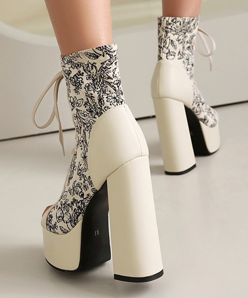 DURAS(デュラス)の「フローラルジャカードショートブーツ/レースアップブーツ(ブーツ・レディース・ブラック/アイボリー・MEDIUM/LARGE)」の7枚目の写真