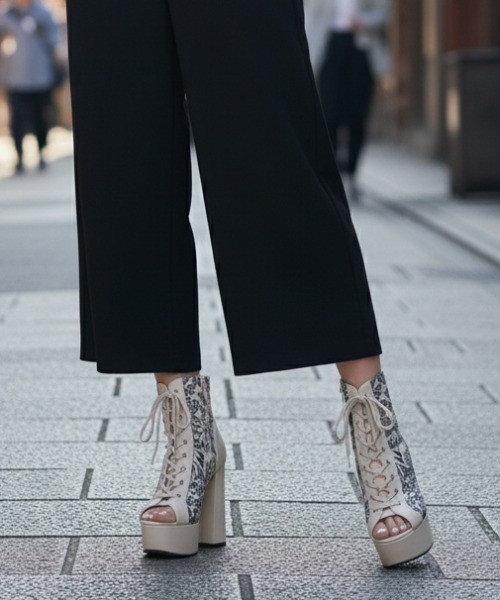 DURAS(デュラス)の「フローラルジャカードショートブーツ/レースアップブーツ(ブーツ・レディース・ブラック/アイボリー・MEDIUM/LARGE)」の16枚目の写真