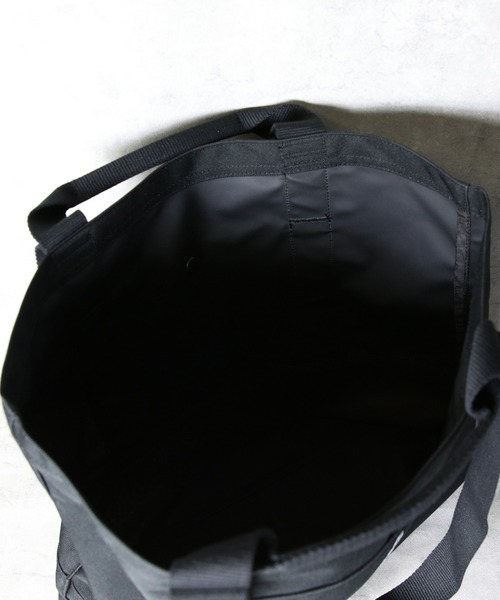 Carhartt（カーハート）の「Carhartt クラシックオープントートバッグ18L（トートバッグ・メンズ・ブラック/ブラウン・FREE）」の9枚目の写真