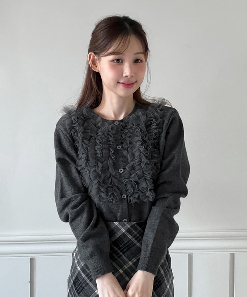 by muni:r(バイ ムニール)の「【着用動画あり・3色展開】ラッフルポイントニットカーディガン(カーディガン/ボレロ・レディース・ホワイト/ブラック/グレー・FREE)」の20枚目の写真