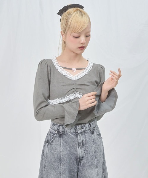 FickleBebe(フィクルベベ)の「レースフリルフレンチトップス(ニット/セーター・レディース・ホワイト/ブラック/グレー・FREE)」の8枚目の写真