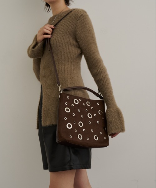 DFFUR.(ディフル)の「メタルアクセントスエードバッグ(ショルダーバッグ・レディース・ブラック/ブラウン・FREE)」の3枚目の写真