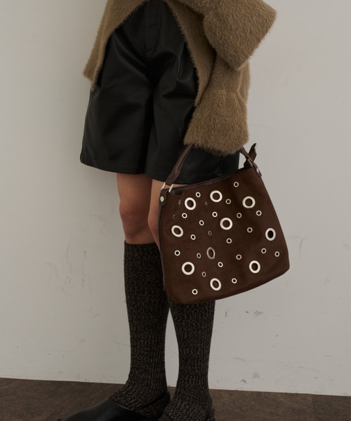 DFFUR.(ディフル)の「メタルアクセントスエードバッグ(ショルダーバッグ・レディース・ブラック/ブラウン・FREE)」の12枚目の写真