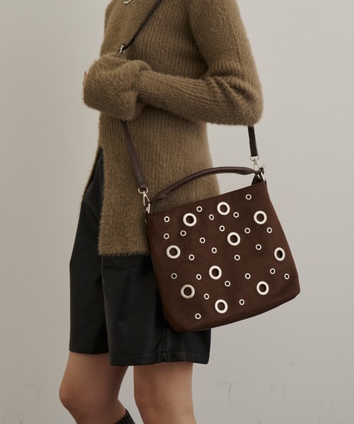 DFFUR.(ディフル)の「メタルアクセントスエードバッグ(ショルダーバッグ・レディース・ブラック/ブラウン・FREE)」の4枚目の写真