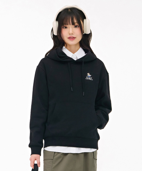 CHASECULT(チェイスカルト)の「共用キャラクターグラフィックフードパーカー-ブラック(パーカー・メンズ・ブラック・105/90/100/95)」の4枚目の写真