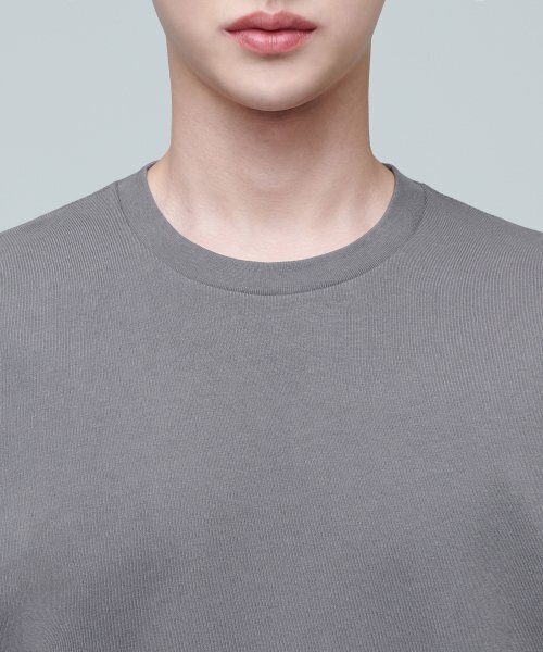 MUSINSA STANDARD（ムシンサスタンダード）の「レイヤードクルーネック長袖Tシャツ_ロング丈 [グレー]（Tシャツ/カットソー・メンズ・その他・SMALL/MEDIUM）」の5枚目の写真