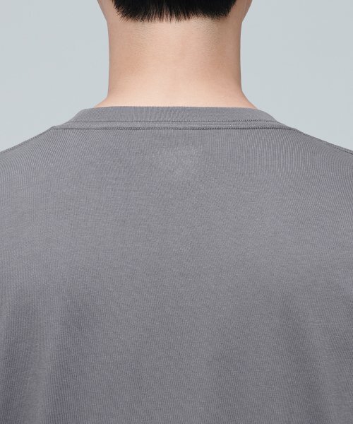 MUSINSA STANDARD（ムシンサスタンダード）の「レイヤードクルーネック長袖Tシャツ_ロング丈 [グレー]（Tシャツ/カットソー・メンズ・その他・SMALL/MEDIUM）」の6枚目の写真
