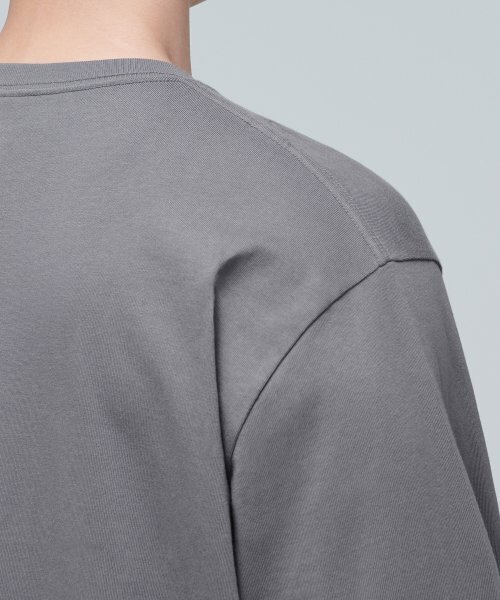 MUSINSA STANDARD（ムシンサスタンダード）の「レイヤードクルーネック長袖Tシャツ_ロング丈 [グレー]（Tシャツ/カットソー・メンズ・その他・SMALL/MEDIUM）」の7枚目の写真