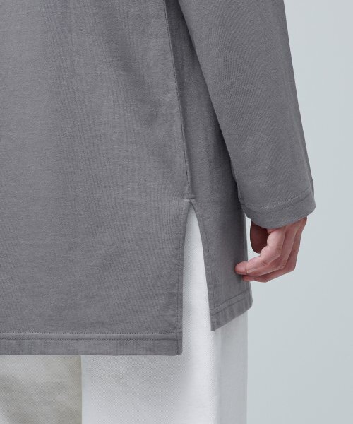 MUSINSA STANDARD（ムシンサスタンダード）の「レイヤードクルーネック長袖Tシャツ_ロング丈 [グレー]（Tシャツ/カットソー・メンズ・その他・SMALL/MEDIUM）」の8枚目の写真