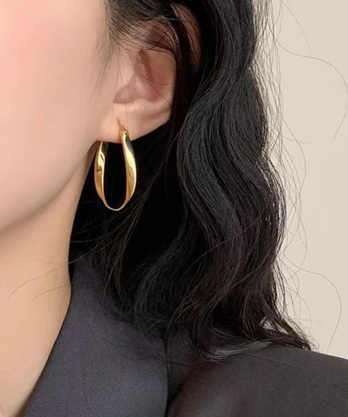 tunee（チュニー）の「【446616】ツイストボリュームフープピアス(RZ)（ピアス（両耳用）・レディース・ゴールド/シルバー・FREE）」の2枚目の写真