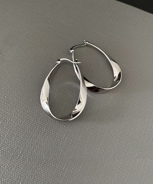 tunee（チュニー）の「【446616】ツイストボリュームフープピアス(RZ)（ピアス（両耳用）・レディース・ゴールド/シルバー・FREE）」の5枚目の写真
