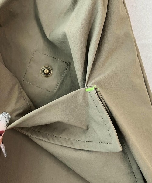 Q(キュー)の「リブドッキングミリタリーコート(ミリタリージャケット・レディース・チャコールグレー/カーキ・MEDIUM)」の20枚目の写真