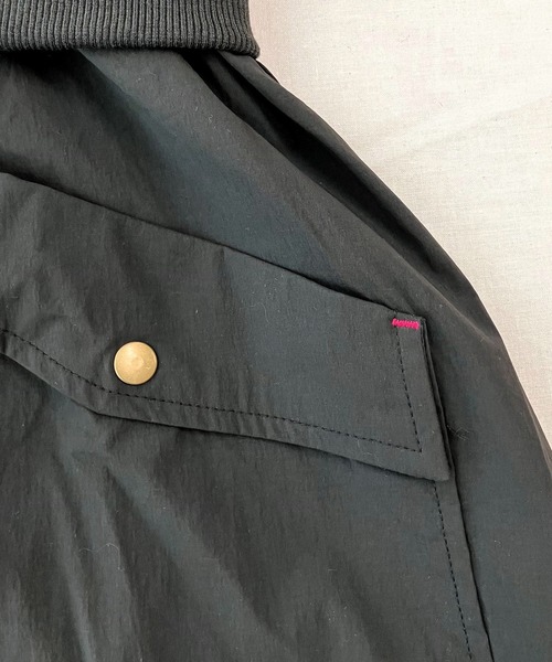 Q(キュー)の「リブドッキングミリタリーコート(ミリタリージャケット・レディース・チャコールグレー/カーキ・MEDIUM)」の19枚目の写真