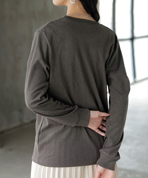 HUG.U(ハグユー)の「吸湿発熱 もち肌あったかインナー(Tシャツ/カットソー・レディース・ブラック/ダークグレー/ホワイト・FREE)」の14枚目の写真