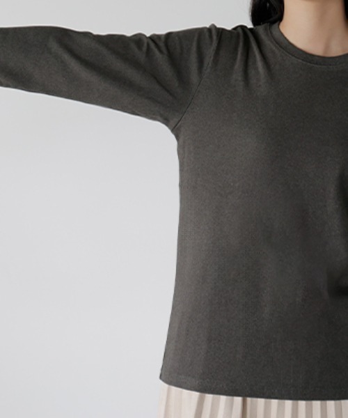 HUG.U(ハグユー)の「吸湿発熱 もち肌あったかインナー(Tシャツ/カットソー・レディース・ブラック/ダークグレー/ホワイト・FREE)」の8枚目の写真