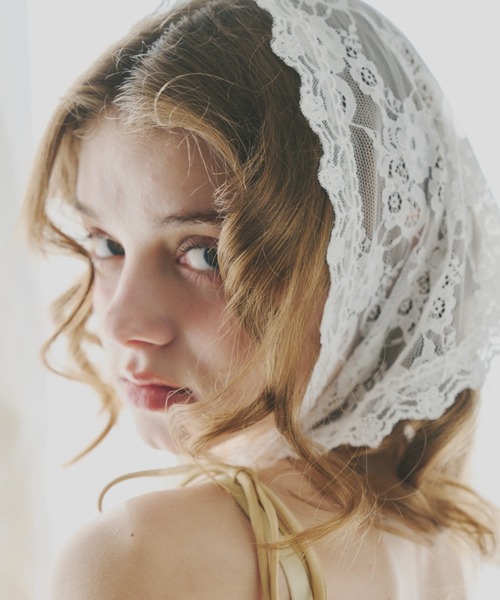 idem（イデム）の「idem big lace scarf  / マルチウェイビッグレーススカーフ（ストール/ショール・レディース・ホワイト・FREE）」の8枚目の写真