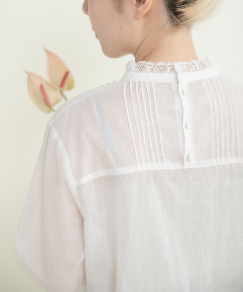 Dot&Stripes CHILD WOMAN(ドットアンドストライプス チャイルドウーマン)の「80ボイルレース ピンタックスタンドカラーブラウス(シャツ/ブラウス・レディース・ホワイト・FREE)」の6枚目の写真