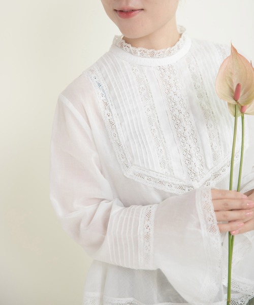 Dot&Stripes CHILD WOMAN(ドットアンドストライプス チャイルドウーマン)の「80ボイルレース ピンタックスタンドカラーブラウス(シャツ/ブラウス・レディース・ホワイト・FREE)」の4枚目の写真