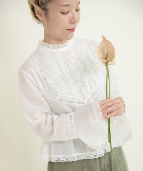 Dot&Stripes CHILD WOMAN(ドットアンドストライプス チャイルドウーマン)の「80ボイルレース ピンタックスタンドカラーブラウス(シャツ/ブラウス・レディース・ホワイト・FREE)」の7枚目の写真
